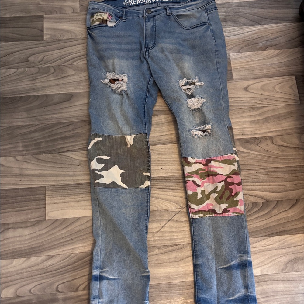 Men Blue Distressed Jeans with Camouflage Patches